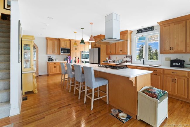 Kitchen breakfast bar | Image 9