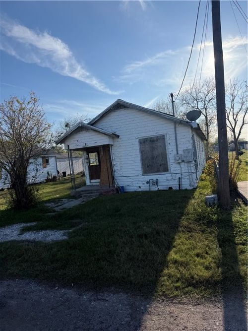 123 Allende St, Taft, TX, 78390-2206 | Card Image