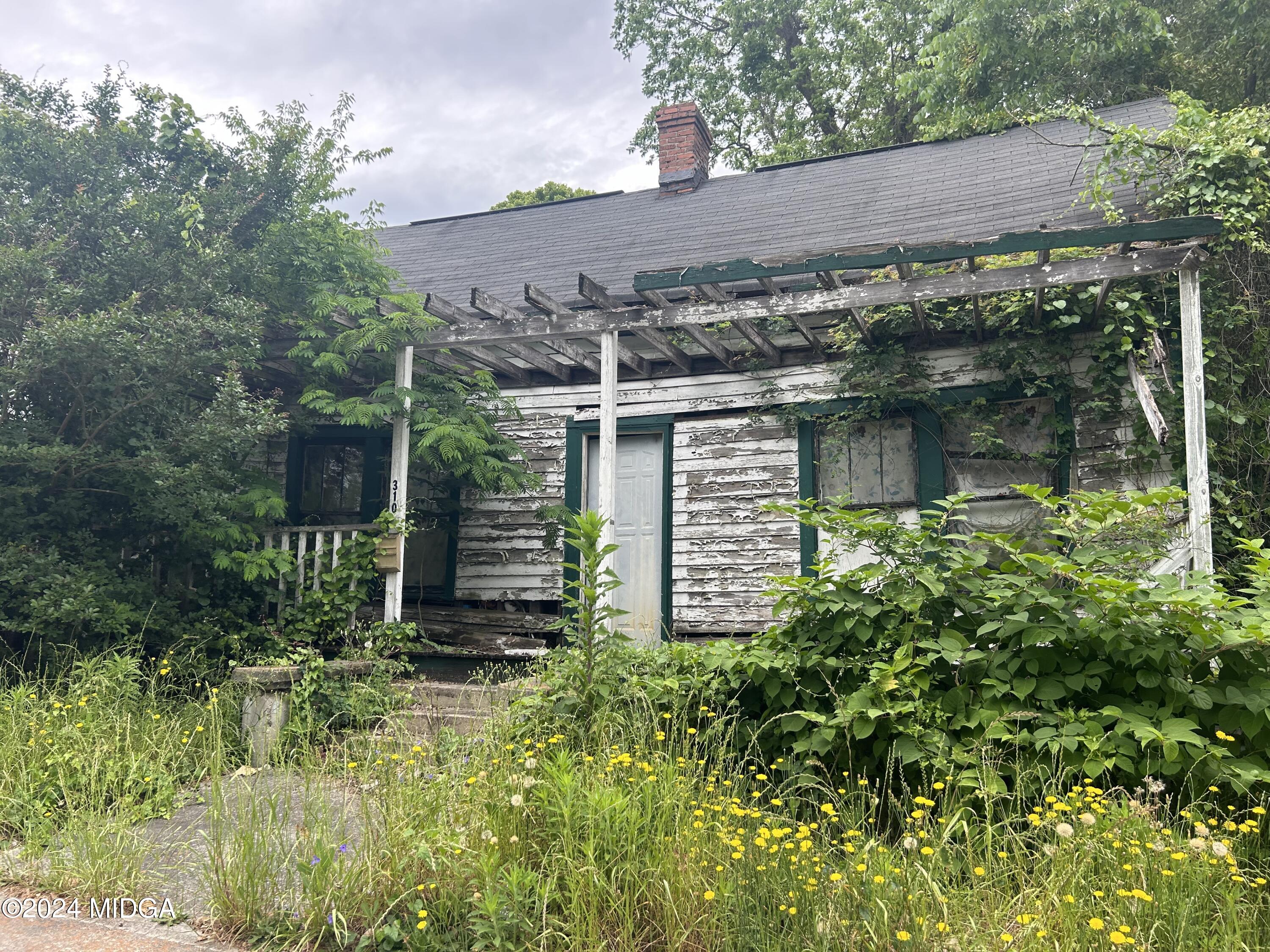 Forest Ave, Macon, GA 31201