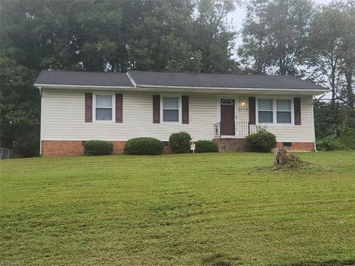 3878 Pembrooke Rd, Winston Salem, NC, 27106-1826 | Card Image