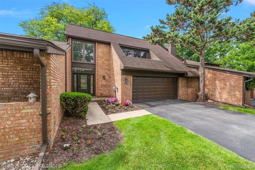 2141 Bordeaux St, West Bloomfield, MI, 48323-3014 | Card Image