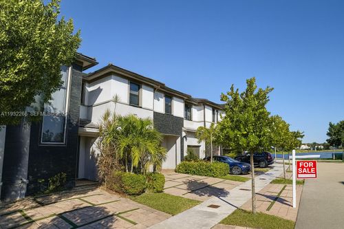 9155 Nw 161st St, Miami Lakes, FL, 33018-1425 | Card Image