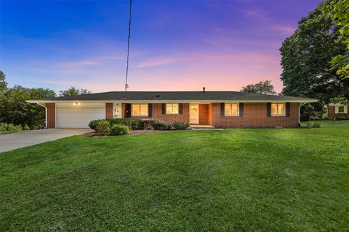 20 N 1st Avenue, Iowa City, IA, 52245 | Card Image
