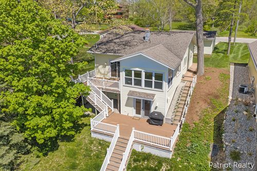 6702 W Lake Dr, Fremont, MI, 49412-8101 | Card Image