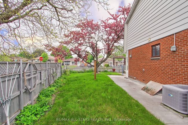 48 Archdekin Dr, House attached with 5 bedrooms, 3 bathrooms and 4 parking in Brampton ON | Image 50