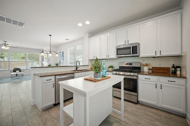 206 Skinner, House other with 3 bedrooms, 3 bathrooms and 4 parking in Kyle TX | Image 12