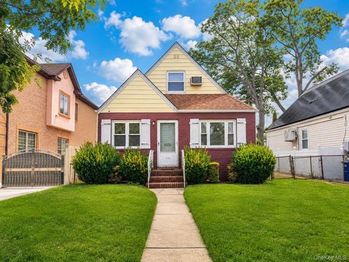 8042 260th St, Glen Oaks, NY, 11004-1202 | Card Image