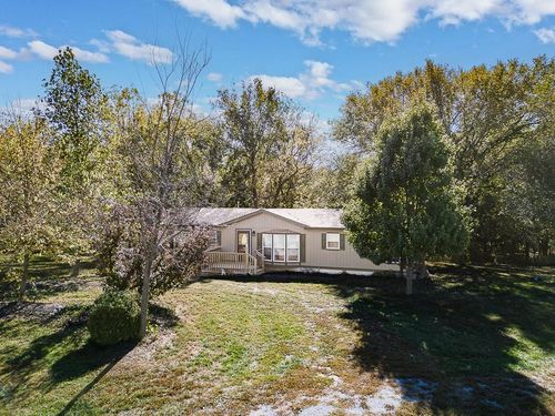 18327 State Ave, Tonganoxie, KS, 66086-5241 | Card Image