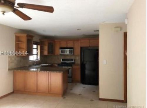 d-21-17962 Nw 68th Ave, Hialeah, FL, 33015-3930 | Card Image