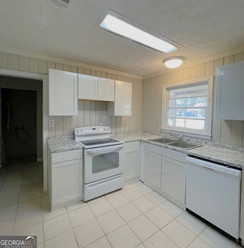 135 Love St, Austell, GA, 30168-4715 | Card Image