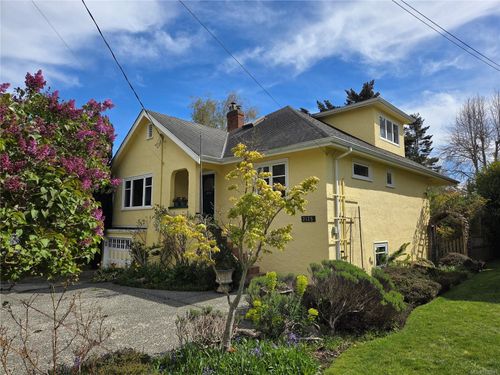 2125 Hall Rd, Victoria, BC, V8S2P4 | Card Image