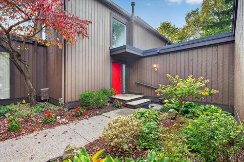 9 Westbury Court, Ann Arbor, MI, 48105 | Card Image