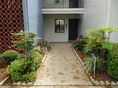185-2 Escondido Cir, ALTAMONTE SPRINGS, FL, 32701-4586 | Card Image