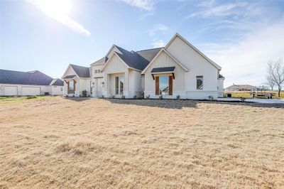 View of modern farmhouse | Image 2