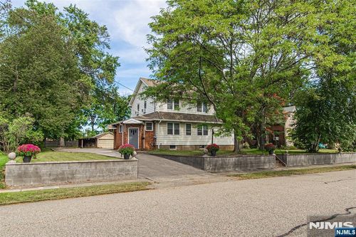 10 Tilley Ave, Pompton Plains, NJ, 07444-1902 | Card Image