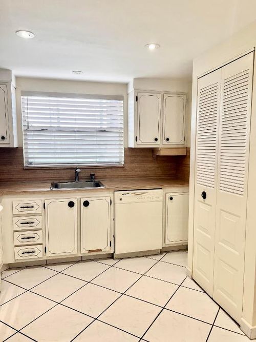 103-9461 Sunrise Lakes Blvd, Sunrise, FL, 33322-1284 | Card Image