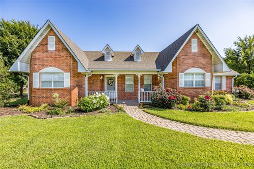 687 W 6th St, Atoka, OK, 74525-2640 | Card Image
