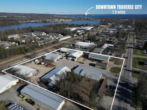 1500 Barlow St, Traverse City, MI, 49686-4315 | Card Image
