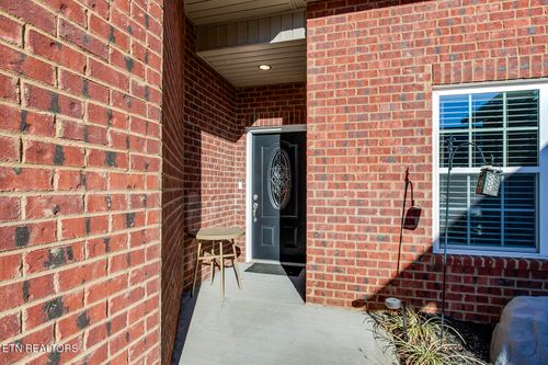 984 Meadow Walk Ln, Lenoir City, TN, 37772-6286 | Card Image