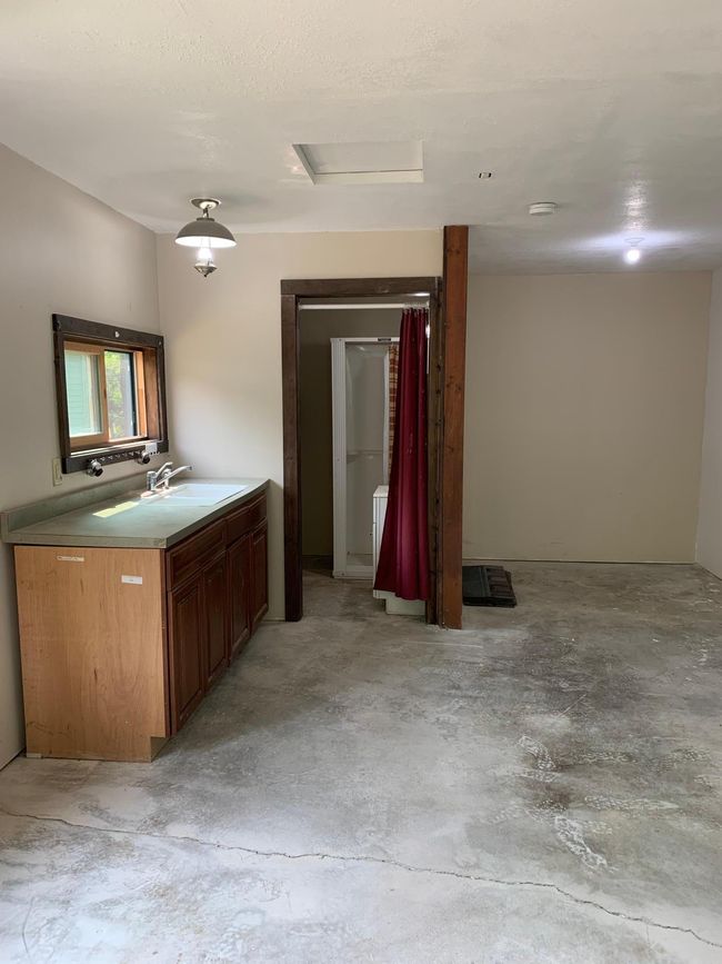 Inside guest quarters | Image 13