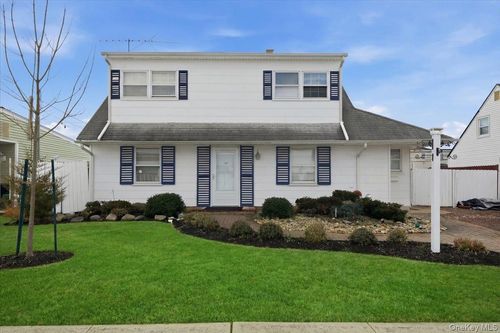 24 Crag Ln, Levittown, NY, 11756-4910 | Card Image