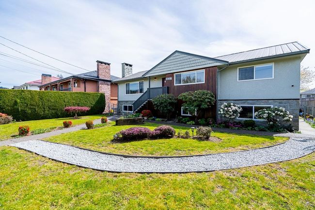 6830 Curtis Street, House other with 5 bedrooms, 4 bathrooms and 4 parking in Burnaby BC | Image 2