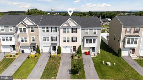 143 Kensington Ter, MARTINSBURG, WV, 25405-5728 | Card Image