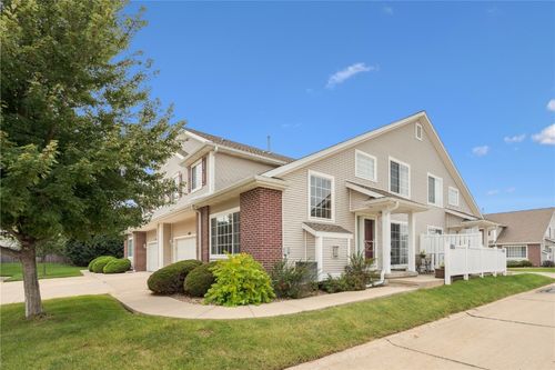 1073 74th St Ne, Cedar Rapids, IA, 52402-7481 | Card Image