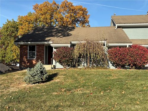 206 Ne Bayview Dr, Lee's Summit, MO, 64064-1595 | Card Image