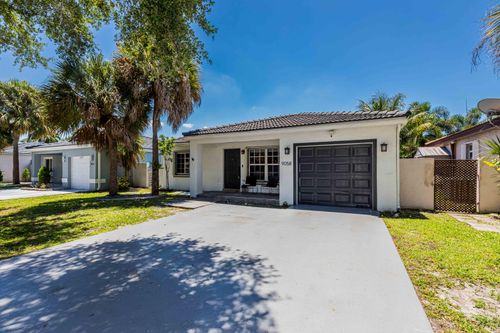 9058 Nw 192nd Ter, Miami Lakes, FL, 33018-8410 | Card Image