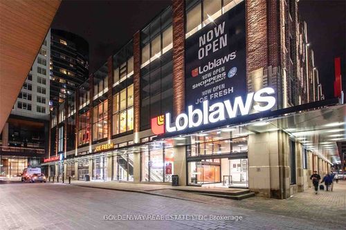 909-17 Bathurst St, North York, ON, M6A2E1 | Card Image