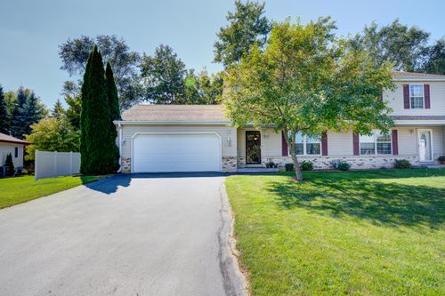 19911293 Rosewood Ct, Germantown, WI, 53022-2935 | Card Image