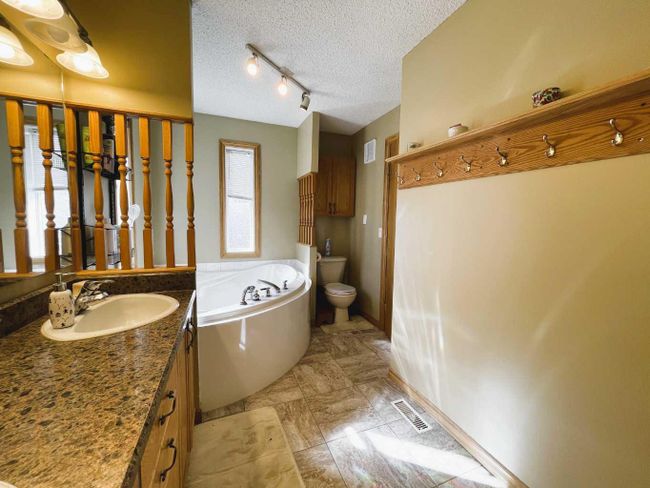 11421 120 Avenue Close, Home with 5 bedrooms, 3 bathrooms and 20 parking in Fairview AB | Image 21