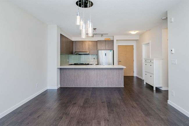 208 - 9168 Slopes Mews, Condo with 2 bedrooms, 1 bathrooms and 1 parking in Burnaby BC | Image 1