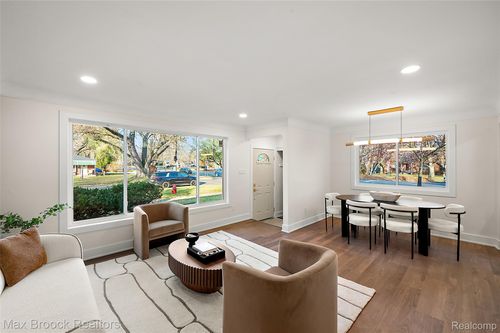 34909 W Chicago St, Livonia, MI, 48150-2515 | Card Image