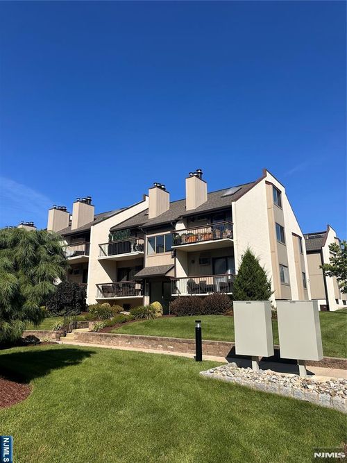 612 W Ridge Mews, Wood Ridge, NJ, 07075-1352 | Card Image