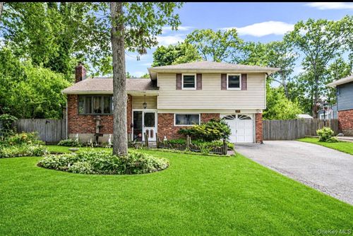 26 Harvard Ln, Commack, NY, 11725-2528 | Card Image