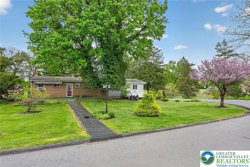 1220 Oakwood Drive, Hanover Twp, PA, 18017 | Card Image
