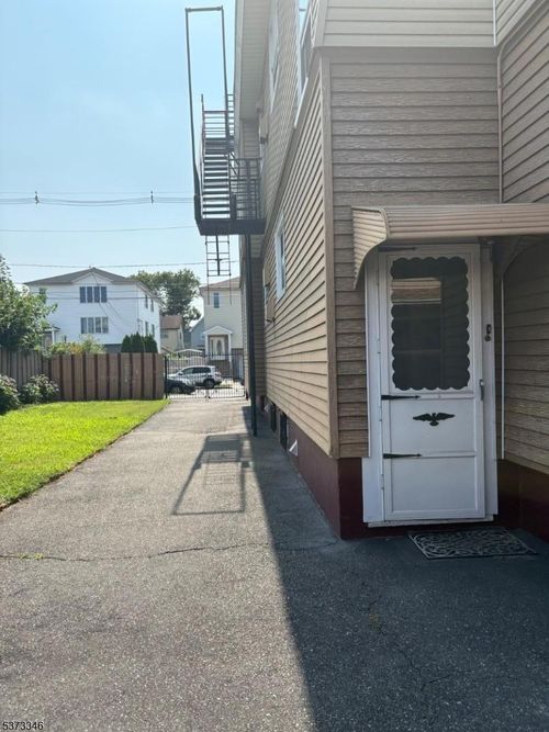 15 Dayton St, Elizabeth, NJ, 07202-2203 | Card Image