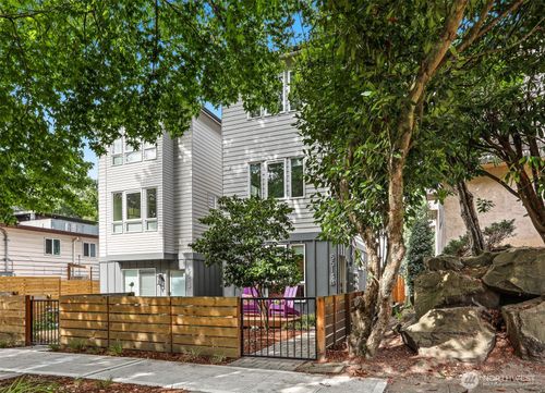 b-5513 B 6th Ave Nw, Seattle, WA, 98107-2724 | Card Image