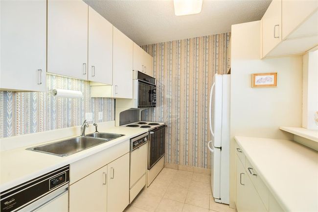 UNIT-1103 - 1401 E Beach Dr, Condo with 2 bedrooms, 2 bathrooms and null parking in Galveston TX | Image 12