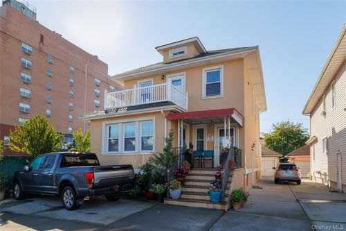 128 W Market St, Long Beach, NY, 11561-1919 | Card Image