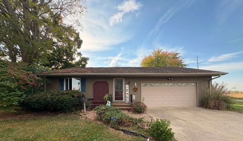 102 Maple St, Cedar Point, IL, 61316-1017 | Card Image
