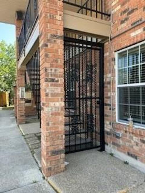 322-3825 Ridgelake Dr, Metairie, LA, 70002-1701 | Card Image