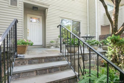 8 Waterside Close, Eastchester, NY, 10709-5652 | Card Image
