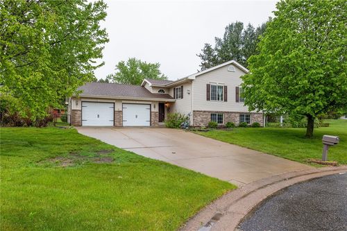 819 Fairway Cir, Black River Falls, WI, 54615-1282 | Card Image