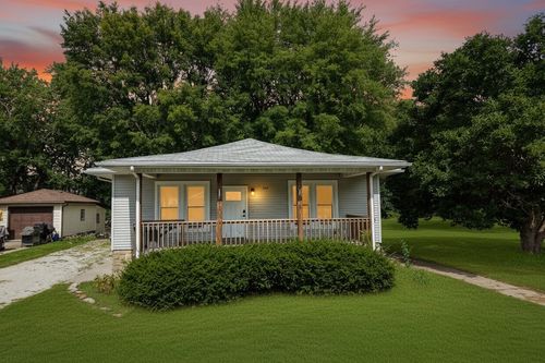 472 E Cherry St, Watseka, IL, 60970-1742 | Card Image