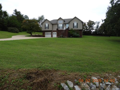 1325 Matthew Ave, Lawrenceburg, TN, 38464-7561 | Card Image