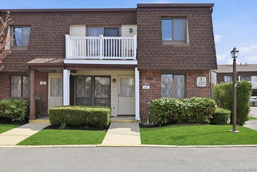 115 Clubhouse Dr, Copiague, NY, 11726-3249 | Card Image