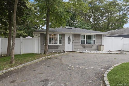 7 Pine Tree Dr, Shirley, NY, 11967-4309 | Card Image
